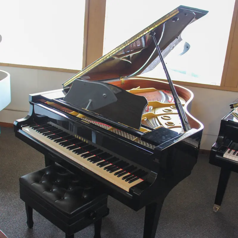 Yamaha C3 6'1" Grand Piano - Polished Ebony (1097)