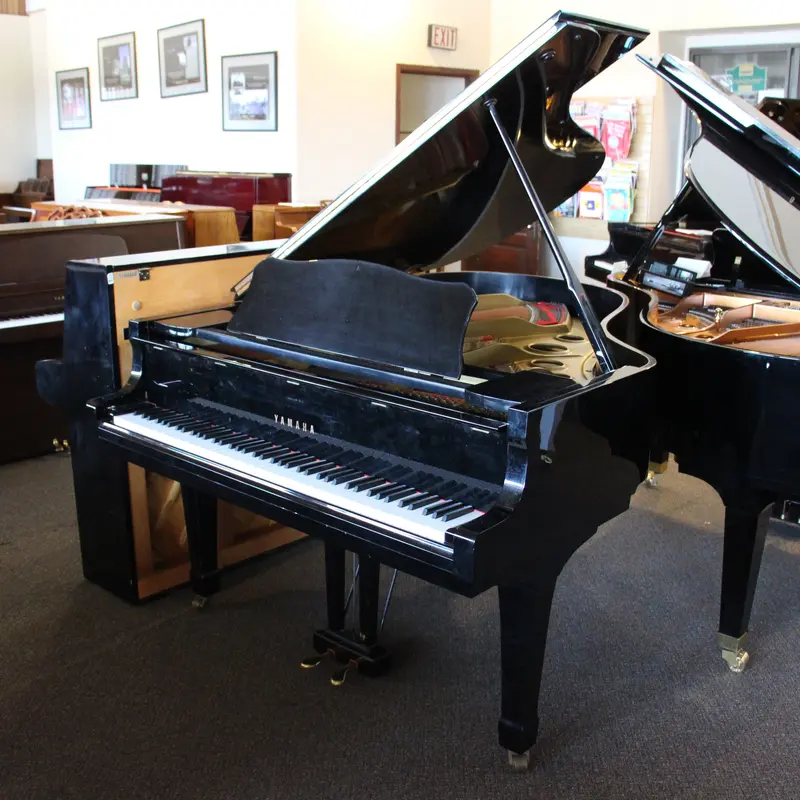 Yamaha C3 Grand Piano | Polished Ebony | B2063585